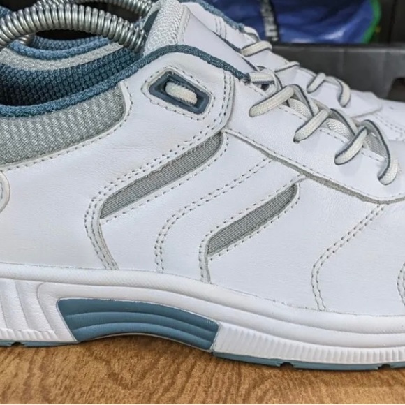 SOLD! ORTHOFEET leather white sneakers 9.5 B, Like new never worn. - Picture 7 of 7